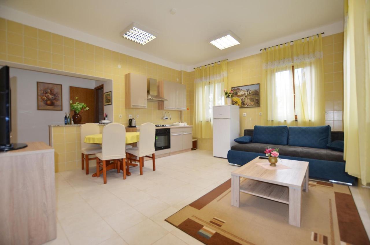 Zminj Apartments Екстериор снимка