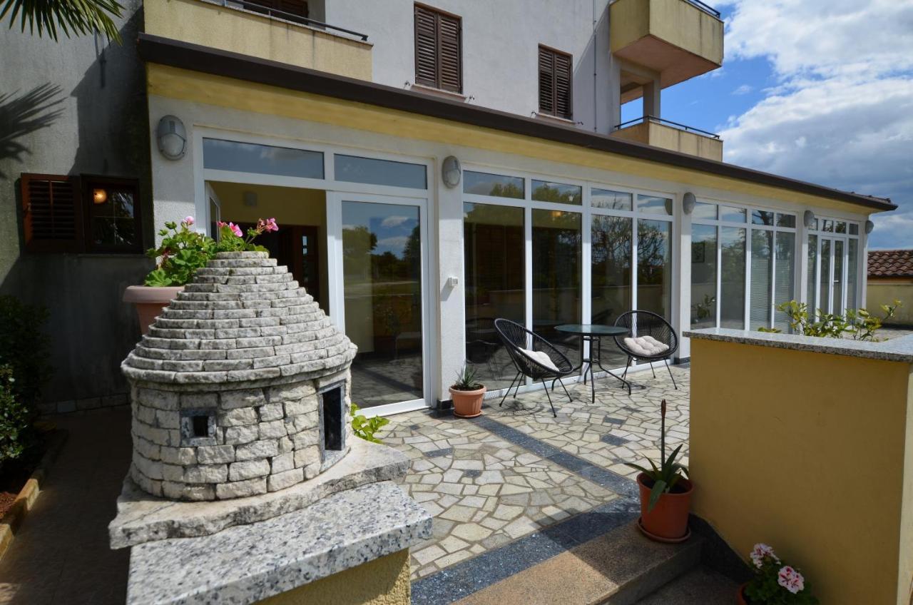 Zminj Apartments Екстериор снимка